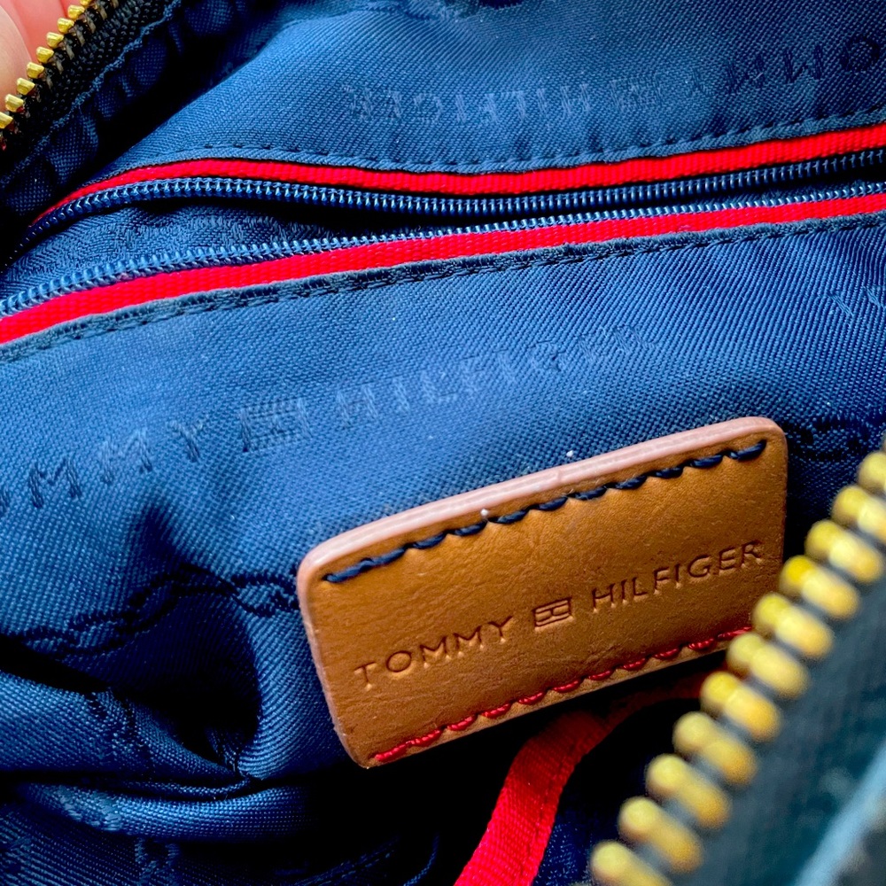 Tommy Hilfiger Cross Body - Picture 4 of 4